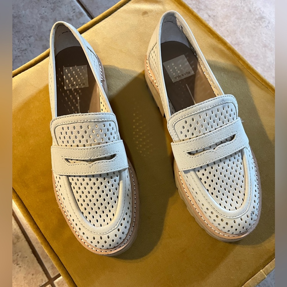 Dolce Vita Malila  classic loafer ivory, perforated nubuck upper/lug sole,  6.5.